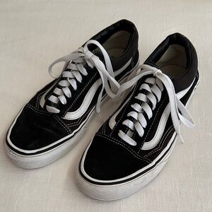 Vans Women’s/Men’s Old Skool Shoe Black and White Sneakers 9.0